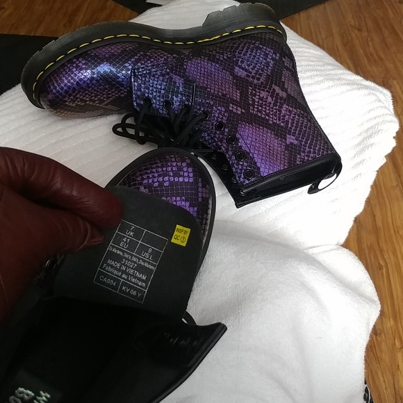 Dr. Martens 1460 Snakeskin emboss lace up boots - Picture 8 of 12